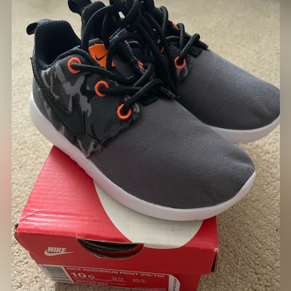 (TD) Nike Rosherun Print sneakers